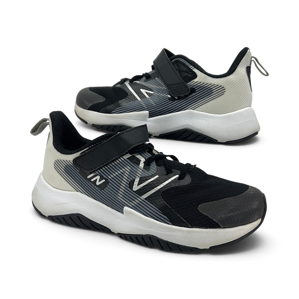 New Balance Boys' US 7 XW Rave Run v2 Black Athletic Shoes